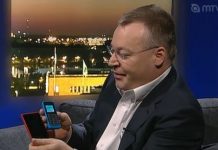 CEO Nokia Steven Elop Melempar iPhone Ke Tanah