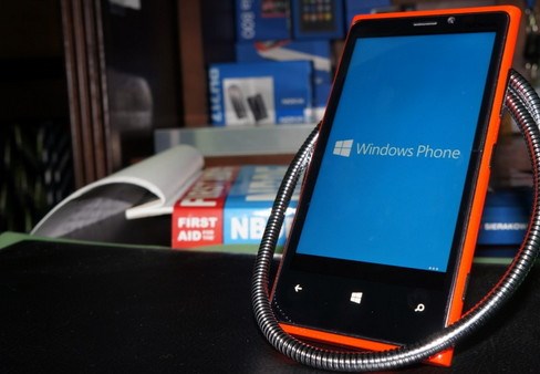 Microsoft Mencoba Windows Phone 8.1 di Nokia Lumia 9320 dan HTC 8X