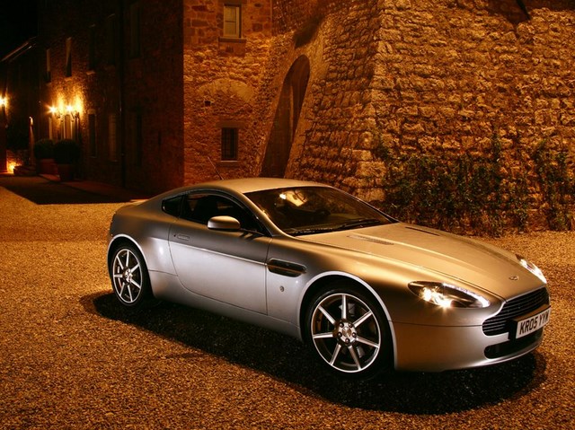 Microsoft Membagikan Mobil Aston Martin Senilai 1,16 Miliar!