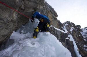 Orang Ini Melakukan Video Call Skype di Puncak Gunung Everest