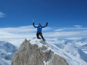 Orang Ini Melakukan Video Call Skype di Puncak Gunung Everest
