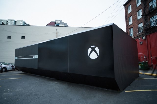 Inilah Xbox One Raksasa Buatan Microsoft