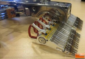 Keren: Mobil F1 Ini Dibuat dari 250 Hardisk!