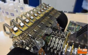 Keren: Mobil F1 Ini Dibuat dari 250 Hardisk!