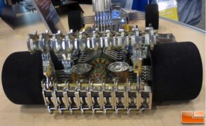 Keren: Mobil F1 Ini Dibuat dari 250 Hardisk!