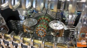 Keren: Mobil F1 Ini Dibuat dari 250 Hardisk!