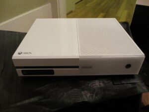 Xbox One Special Edition Bewarna Putih Dijual Super Mahal