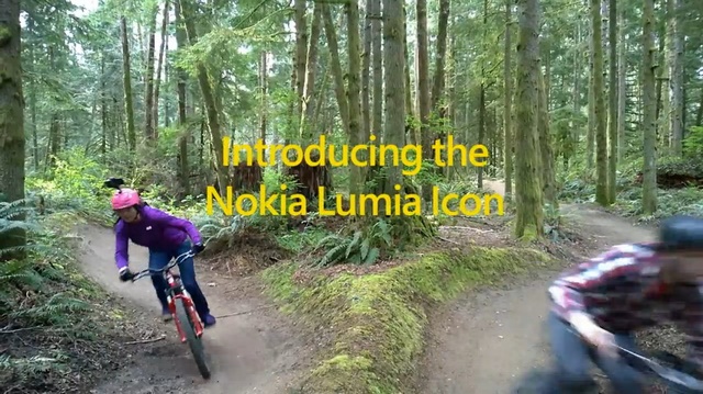 Dua Orang Biker Gunung Tunjukan Kemampuan Merekam Video Lumia Icon 