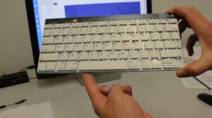 Microsoft Research Membuat Keyboard Dengan Dua Kontrol