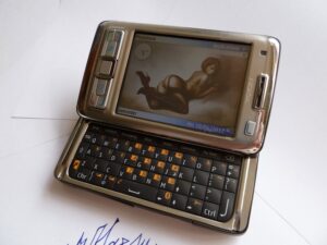 Nokia RM-137 aka Nokia E80