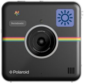 kamera ini langsung memiliki printer dan akses ke sosmed favorit kamu. Jadi setelah jeprat-jepret foto, kamu bisa langsung share ke sosmed atau langsung saja print foto tersebut.