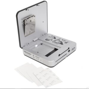 kamera ini langsung memiliki printer dan akses ke sosmed favorit kamu. Jadi setelah jeprat-jepret foto, kamu bisa langsung share ke sosmed atau langsung saja print foto tersebut.