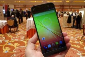 Edan, Super Smartphone Ini Memiliki 320 GB Storage!