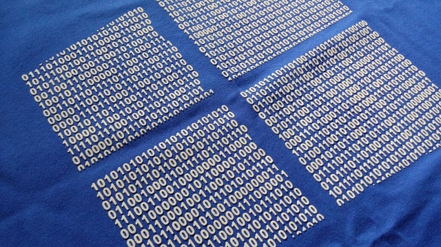 Order Kaos Biner Windows dengan Pesan Tersembunyi Didalamnya Hari Ini Adalah Kesempatan Terakhir Kamu Mendapatkan Kaos Biner