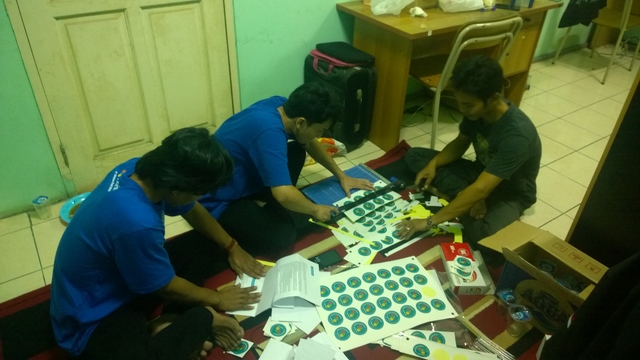 Order Kaos Biner Windows dengan Pesan Tersembunyi Didalamnya Kaos Biner Gelombang 1 Sudah Mulai Dikirimkan Secara Bertahap