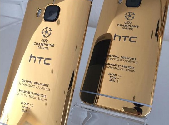 Marketing Blunder: HTC Pamer One M9 Berlapis Emas 24 Karat, Tetapi Difoto dengan iPhone 6