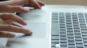 PiPO Work-W9S: Laptop Windows 10 Berdesain MacBook Air