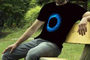 Terbatas: Tampil Beda dengan Kaos Cortana "Soft Glow" yang Menyala dalam Gelap