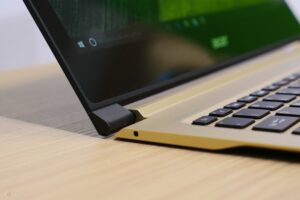 Acer Swift 7: Laptop Pertama dengan Tebal Dibawah 1cm, Tipisnya Ngalahin MacBook!