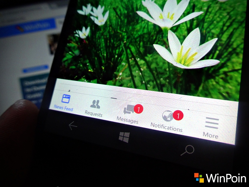 Facebook untuk Windows 10 Mobile: Buatan Microsoft vs Buatan Facebook