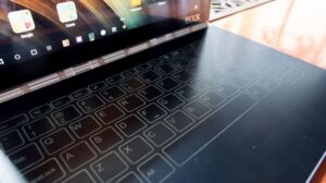 Tablet PC Revolusioner: Lenovo Yoga Book dengan Touch Keyboard Futuristik