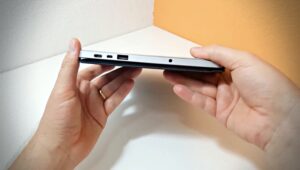 "Microsoft Surface Clone" Vido W10 Elite Turun Harga, Kini 4.7 Jutaan Saja