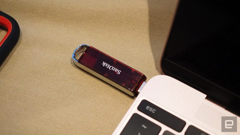 SanDisk 1 TB Flash Drive